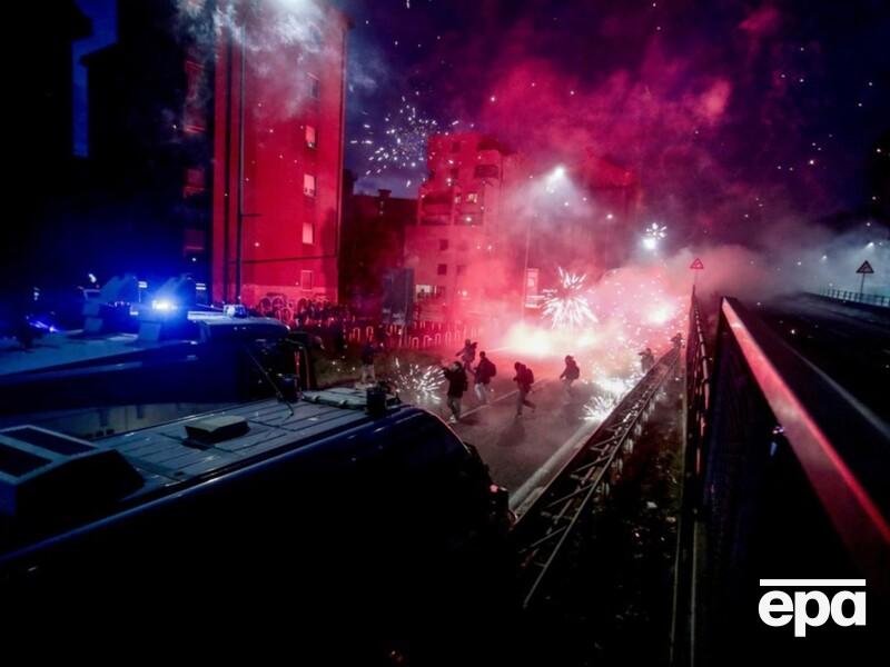 Кидання феєрверків і сутички з поліцією. У Мілані відбулися масові протести проти Олімпійських ігор. Фото