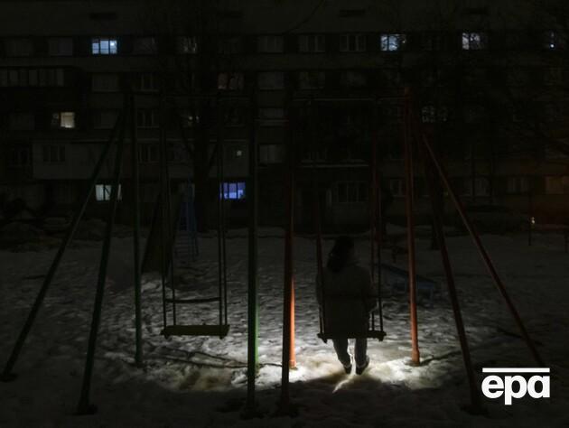Суттєві пошкодження не дають змоги скасувати аварійні вимкнення в більшості регіонів – 