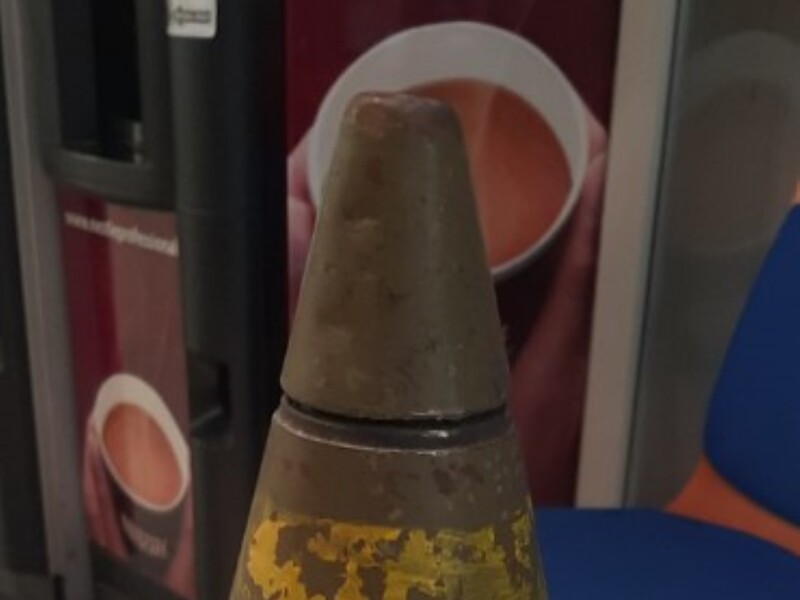 У Празі жінка здала до поліції протитанковий боєприпас, який виявила в себе вдома. Фото