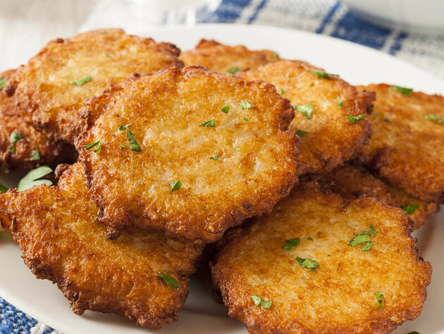 Вкус этих драников с курицей превзойдет обычные. Для блюда понадобится несколько ингредиентов