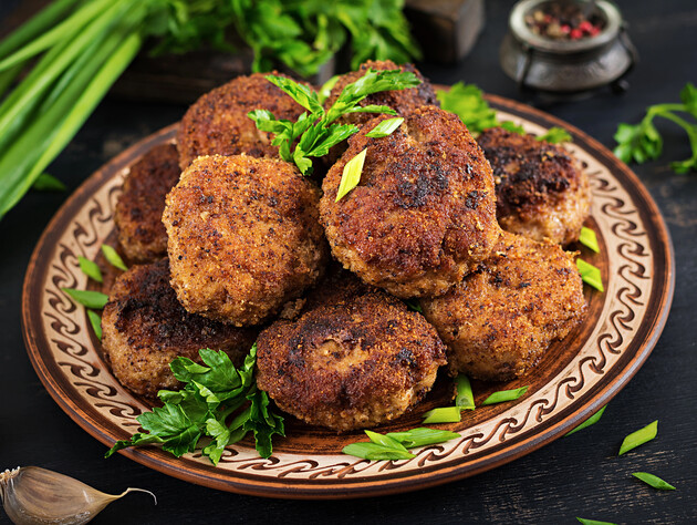 Змішайте це і смажте. Смачні рисові котдети зі свинячим фаршем