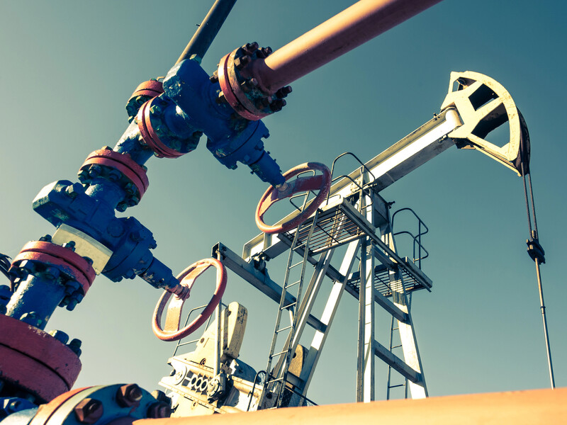 Видобуток нафти в Росії падає вдруге поспіль через санкції США – Bloomberg