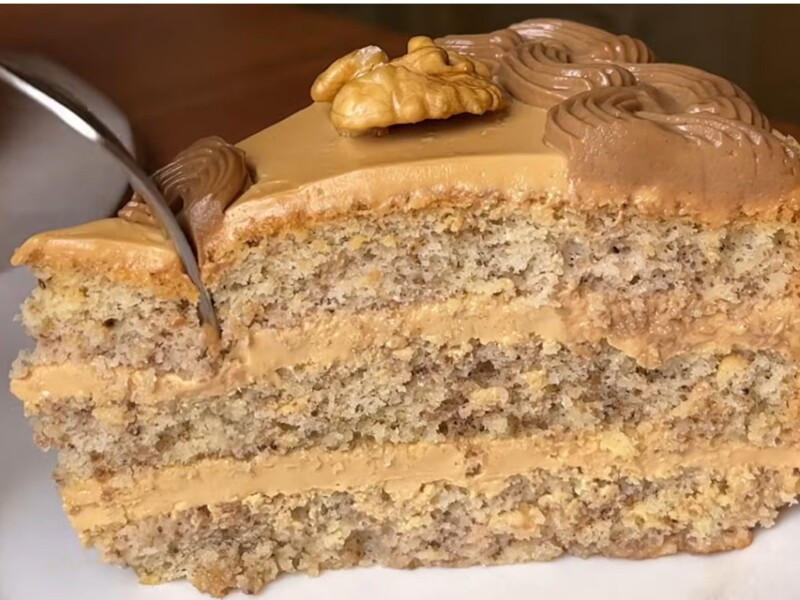 Приготовьте изумительный бисквитный торт из самых простых продуктов. Рецепт, секреты и нюансы