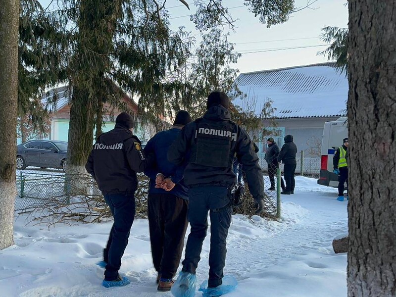 "Молотком і сокирою". У Рівненській області у школі вбито п'ятьох людей