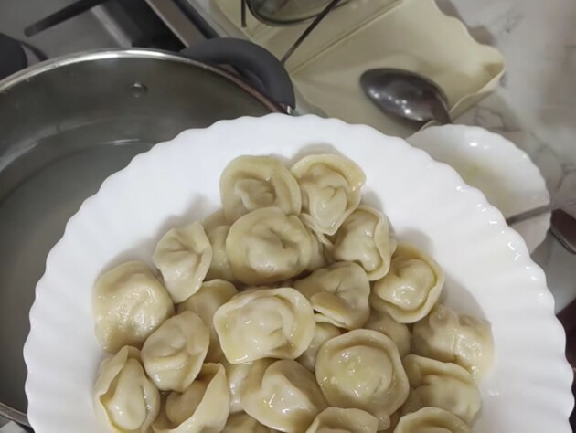 Главный секрет идеального теста на пельмени – в этом простом действии. Рецепт, нюансы и пропорции