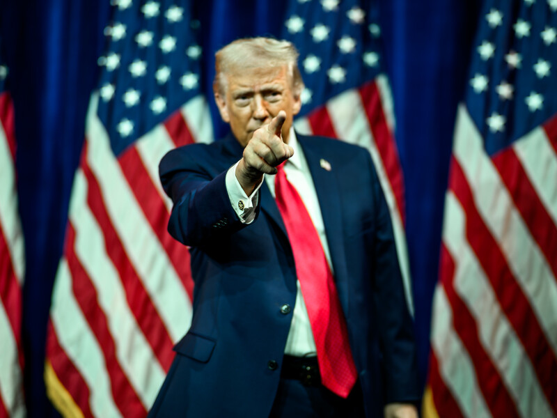 Трамп пригрозил Ирану "очень жесткими мерами". США могут направить в его сторону вторую армаду