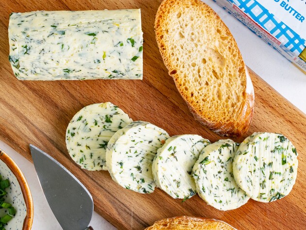 Перемішайте масло з цими спеціями й зеленню – і воно набуде набагато кращого смаку. Швидкий рецепт