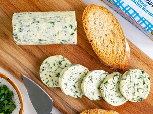 Перемешайте масло с этими специями и зеленью – и оно приобретет намного лучший вкус. Быстрый рецепт