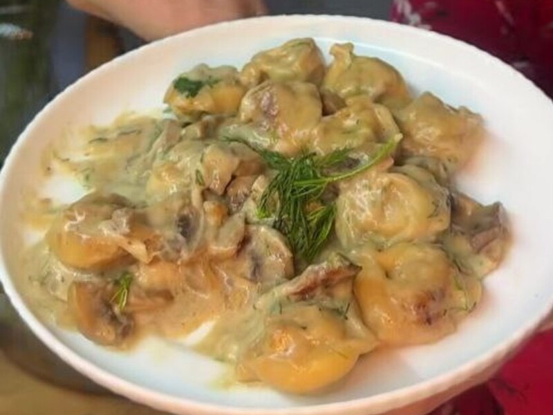 Обов'язково додайте гриби до пельменів – і отримаєте надзвичайно ситну вечерю. Рецепт