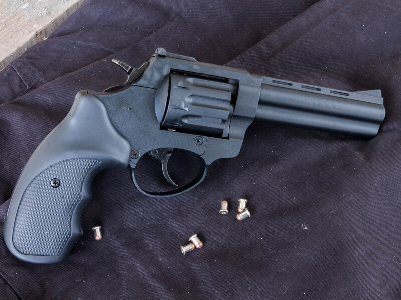 У Полтаві пенсіонерка за $500 замовила "кілера" для сусіда через конфлікт – той заважав годувати голубів