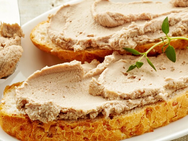 Просто збийте усі інгредієнти в блендері – і отримаєте класну намазку для бутербродів і лавашів. Рецепт