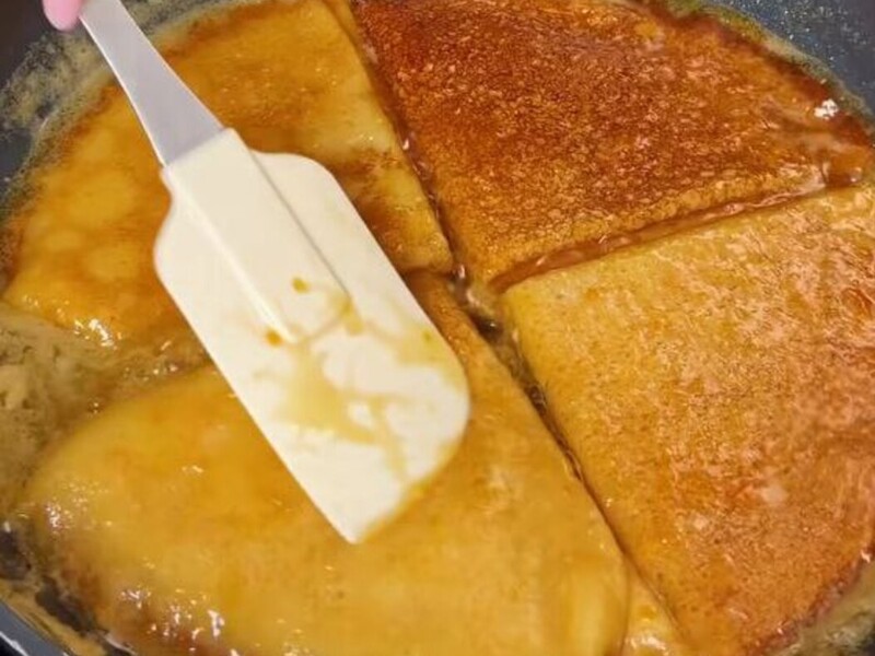 Поєднайте млинці із цим соусом – і їхній смак одразу покращиться. Рецепт неймовірного десерту