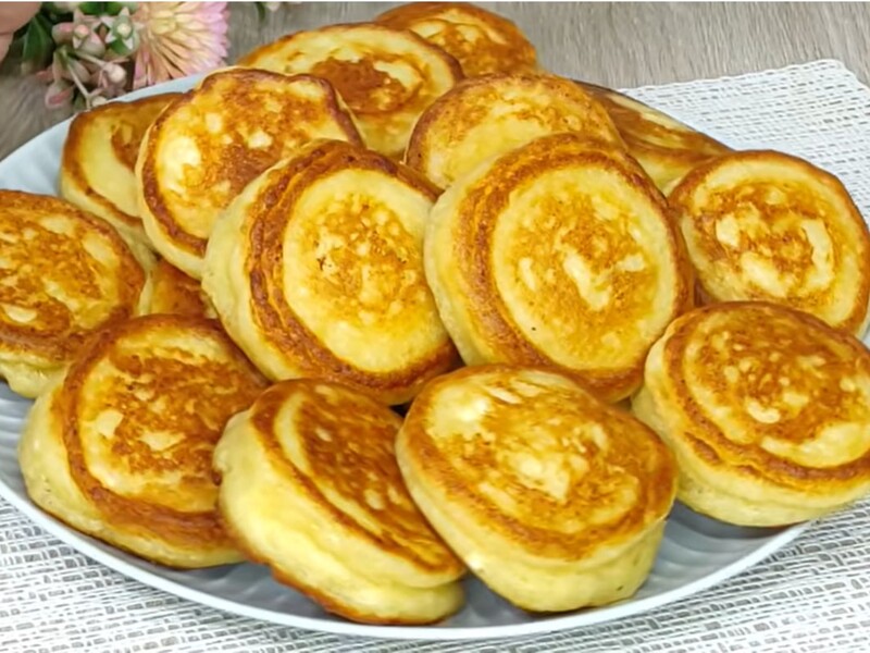 Смешайте с двумя яйцами этот секретный ингредиент – и оладьи удивят нежным вкусом. Рецепт пышного теста