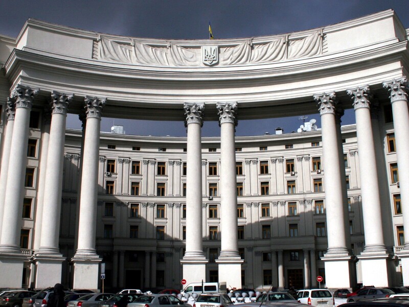 У МЗС України закликали Угорщину "відкрити очі" щодо Росії