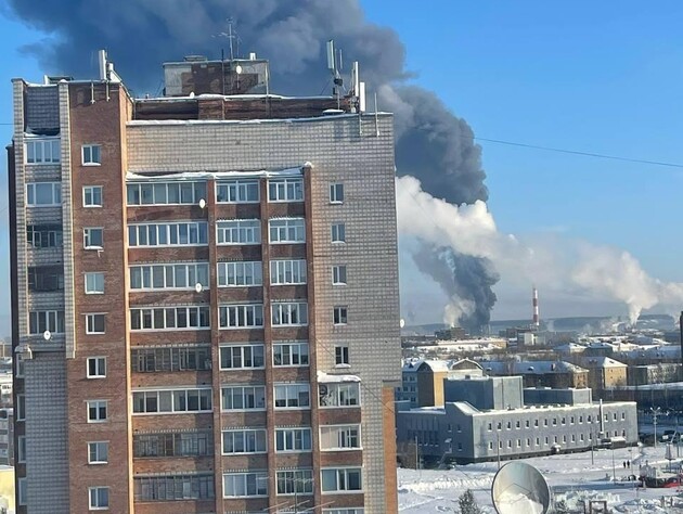 Новий рекорд дальності. Дрони СБУ вдарили по російському НПЗ за 1750 км від кордону