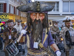 У Швейцарії стартував один із наймасштабніших карнавалів країни. Фоторепортаж