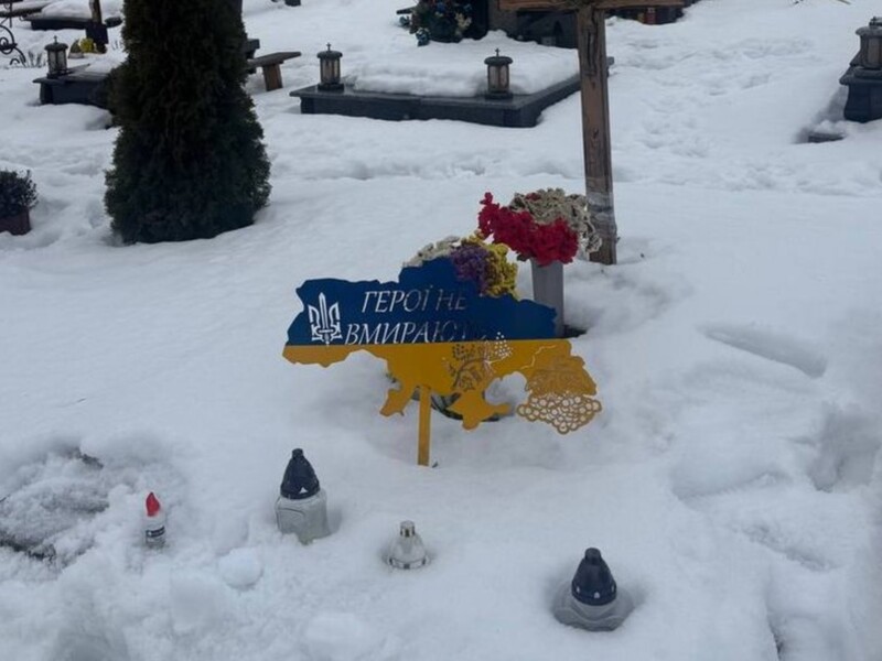 Тіло бійця, якого поховали замість полоненого, ексгумували. Помилковий ДНК-аналіз робили в Харкові