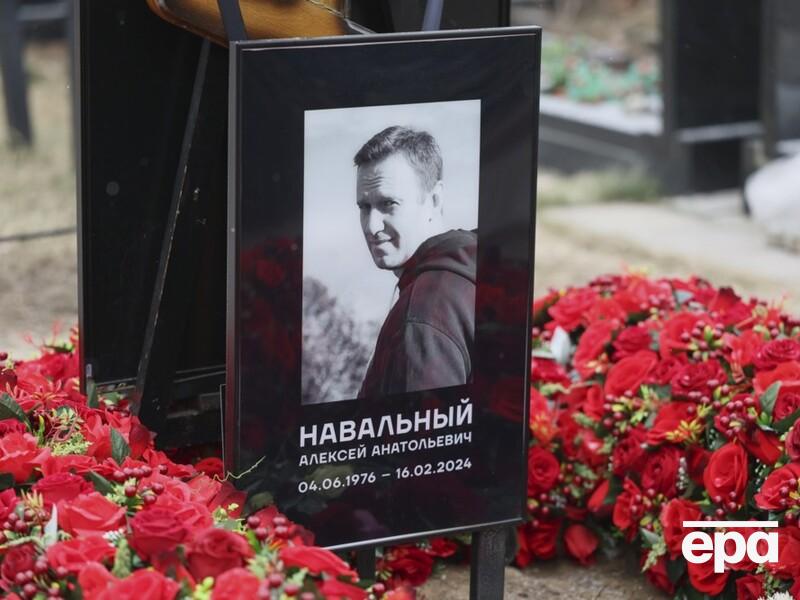 Соратники Навального продали его галстук за $15 тыс.