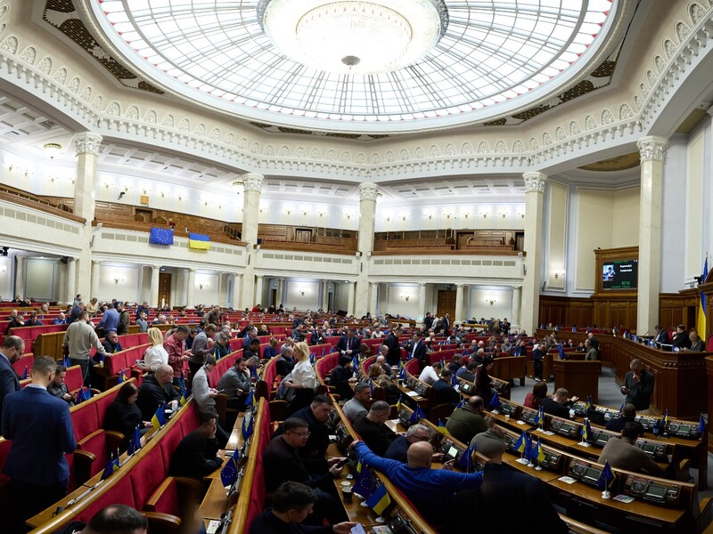 "Лікування – аж до крапельниць". У Раді одночасно захворіло 38 нардепів – Третьякова