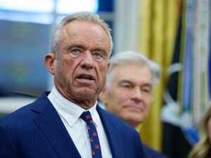 Міністр охорони здоров'я США: Я не боюся мікробів, раніше я нюхав кокаїн із сидінь унітазів