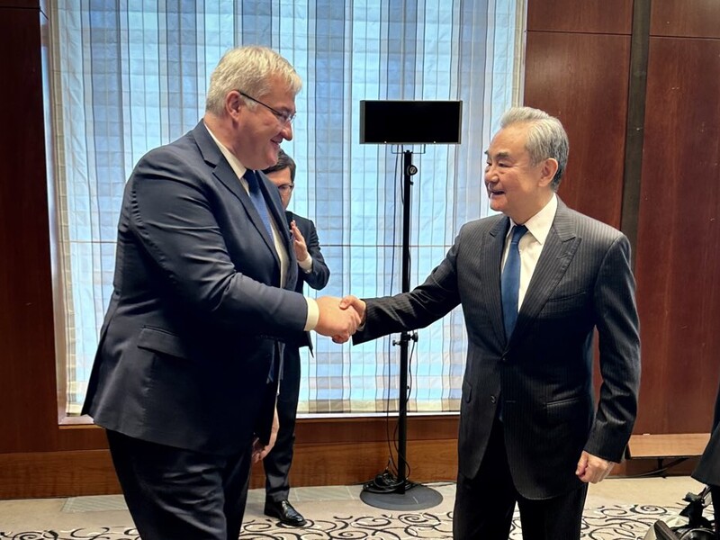 Сибіга запросив до Києва главу МЗС Китаю. Пекін готує пакет енергетичної допомоги Україні