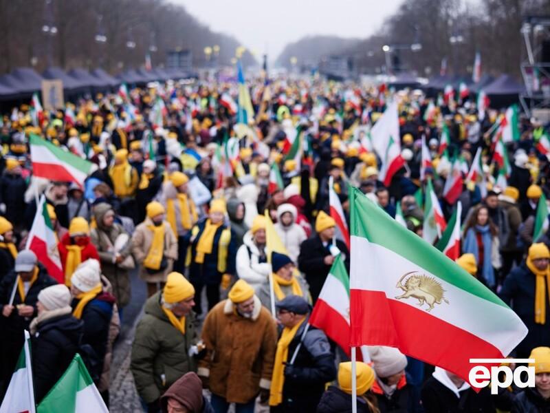 США тайно ввезли в Иран тысячи терминалов Starlink для поддержки протестующих – СМИ