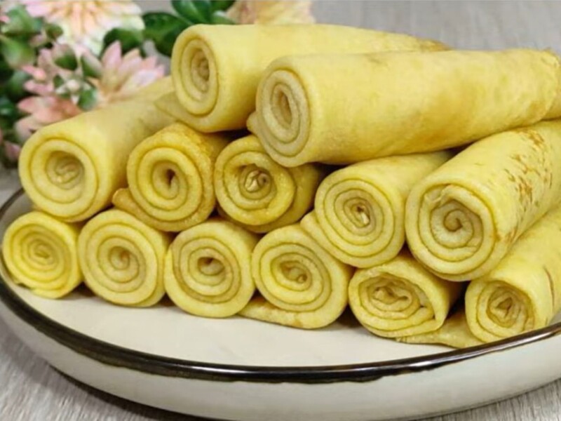 Взбейте яйца с майонезом – и блины получатся тонкие и эластичные. Рецепт теста, которое не рвется