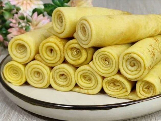 Взбейте яйца с майонезом – и блины получатся тонкие и эластичные. Рецепт теста, которое не рвется