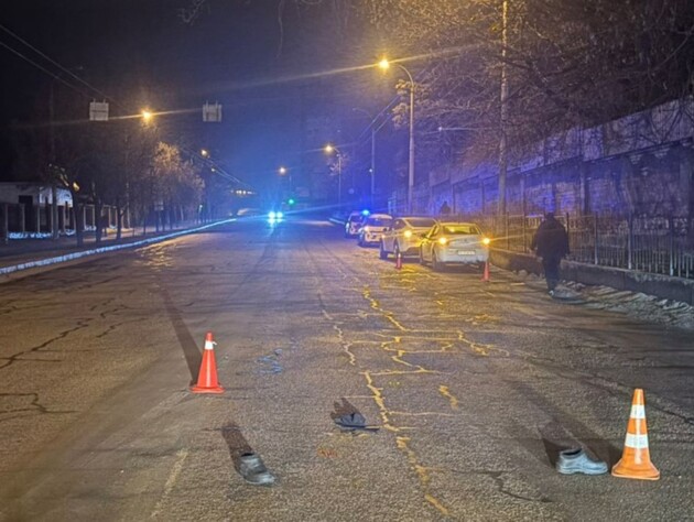 У Запоріжжі два автомобілі переїхали одного й того самого пішохода. Поліція шукає свідків