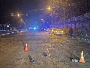 В Запорожье два автомобиля переехали одного и того же пешехода. Полиция ищет свидетелей