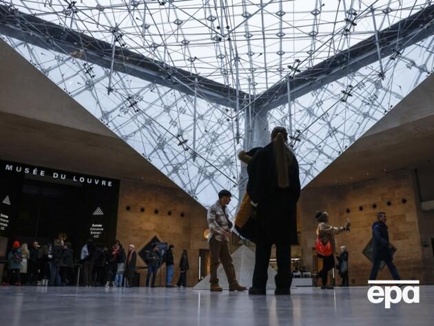 У Луврі викрили масштабну шахрайську схему з квитками, затримано дев'ятьох осіб