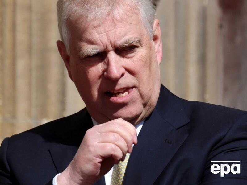 Бывший охранник заявил, что скандальный сын Елизаветы II приводил десятки женщин в резиденцию