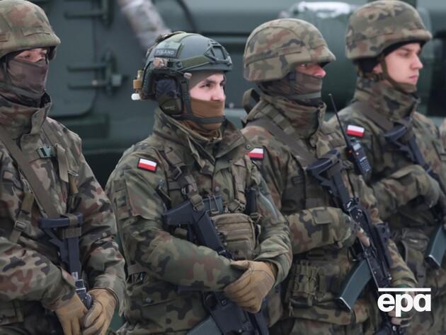 У Польщі пропонують звільнити від покарання добровольців, які воюють на боці України