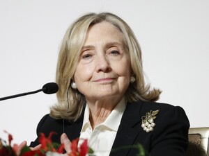 Клинтон назвала позорной позицию администрации Трампа насчет Украины