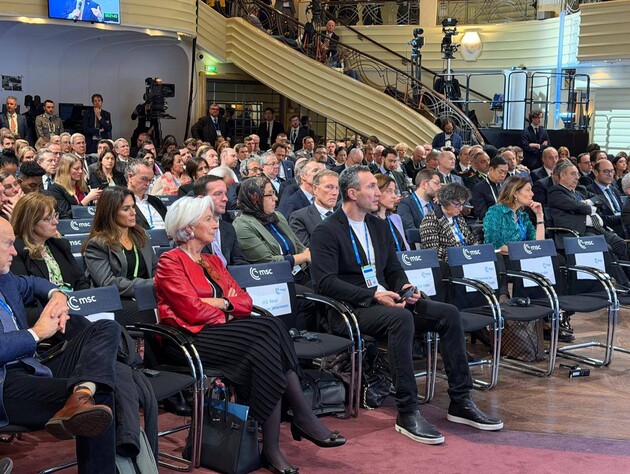 На конференцію з безпеки в Мюнхен поїхав Володимир Кличко, Віталій відновлює Київ після обстрілів