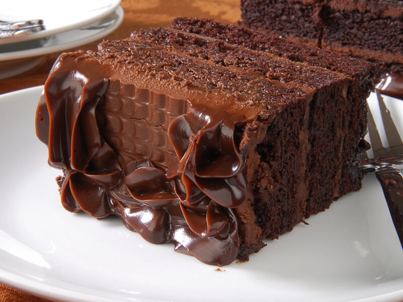 Цей неймовірно смачний шоколадний пиріг готують без борошна. Простий рецепт десерту