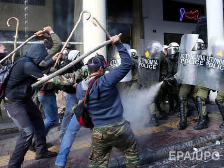 В Афінах поліція застосувала сльозогінний газ проти фермерів-страйкарів. Фоторепортаж