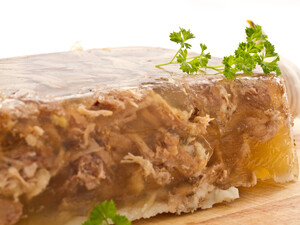 Холодец по этому рецепту гарантированно застынет и будет очень вкусным. Рецепт без лишних хлопот