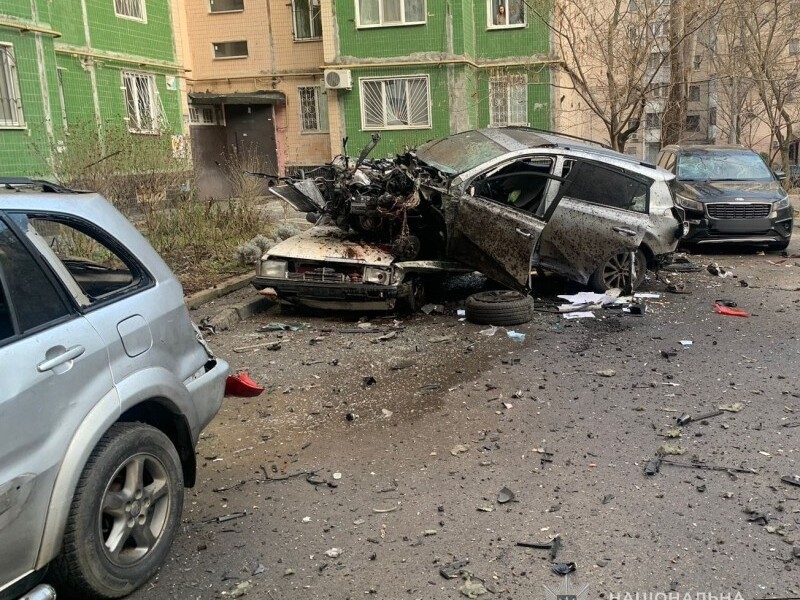 В Одессе утром взорвалась Toyota с водителем, он выжил. Видео