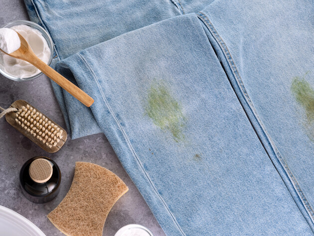 П'ять методів, які допоможуть позбавитися від плям на джинсах без пральної машинки