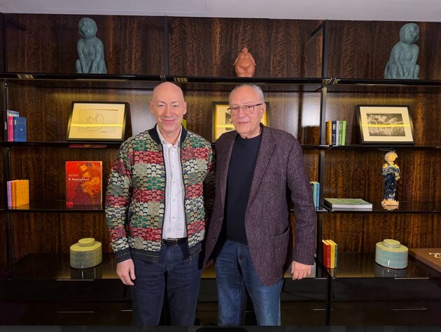 Караоке с Януковичем, конфликт с Бобулом и Мозговым, Пугачева и Ротару. Интервью Гордона с композитором Злотником. Видео