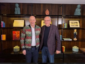 Караоке с Януковичем, конфликт с Бобулом и Мозговым, Пугачева и Ротару. Интервью Гордона с композитором Злотником. Видео