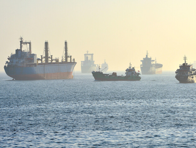 Обсяги російської нафти на суднах сягнули рекорду й загрожують видобутку – Reuters