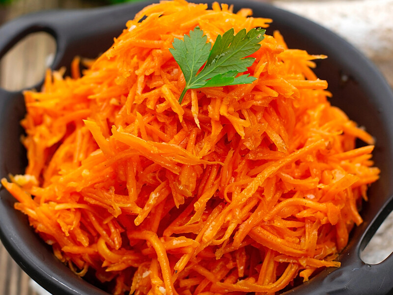 Чтобы морковь по-корейски получилась вкуснее, чем в магазине, – добавьте к ней эти специи