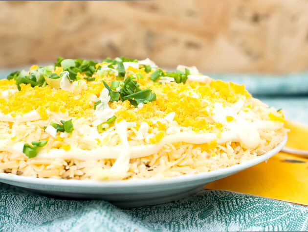 Щоб отримати легкий, ситний і реально смачний салат – додайте це до курки з ананасами. Швидкий рецепт