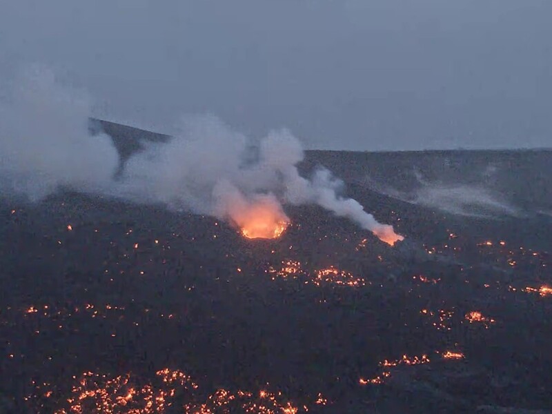 На Гаваях сталося потужне виверження вулкана, лава била понад 10 годин. Відео