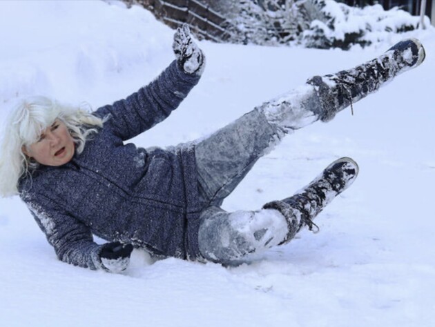 Три засоби проти льду: що краще працює на слизьких доріжках