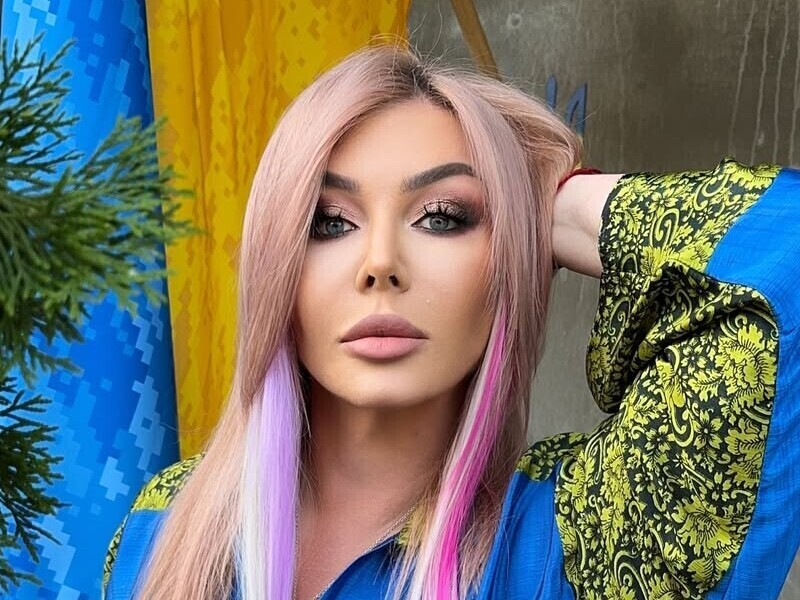 Коротке волосся й довгий чубчик. Білик кардинально змінила образ і показала відео