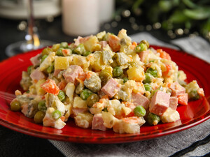 Этот ингредиент кардинально изменит вкус салата 