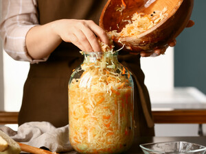 Добавьте в рассол именно столько соли – и квашеная капуста гарантированно получится вкусной. Надежный рецепт